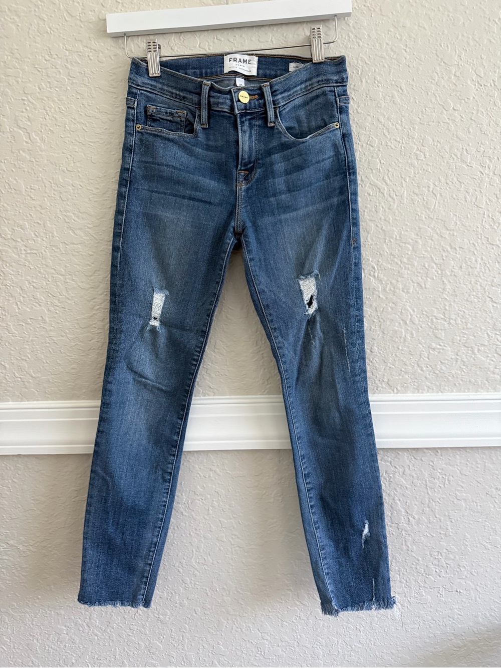 FRAME Le Skinny de Jeanne Sedgwick Distressed Raw Hem Jeans Size 25